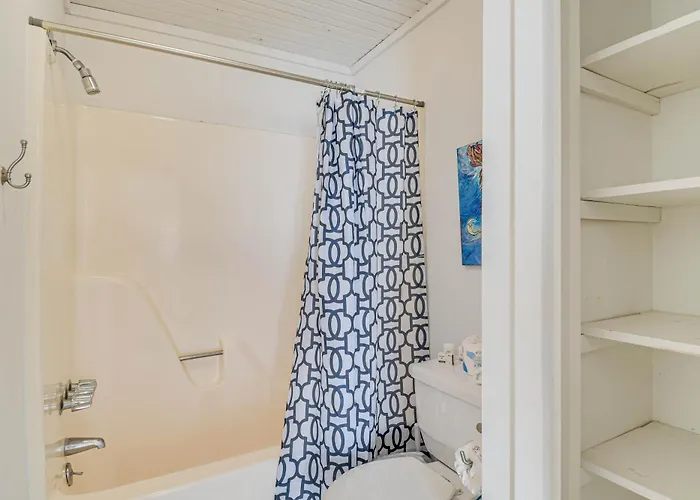 Apartment Next To Public With Pool! *
