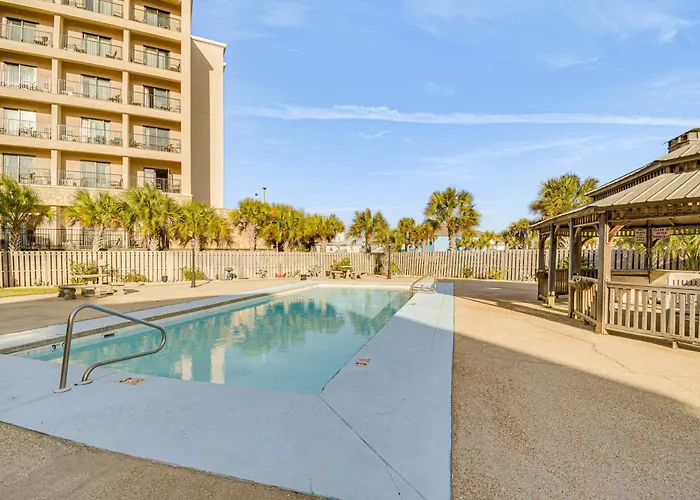 Apartment Next To Public With Pool!