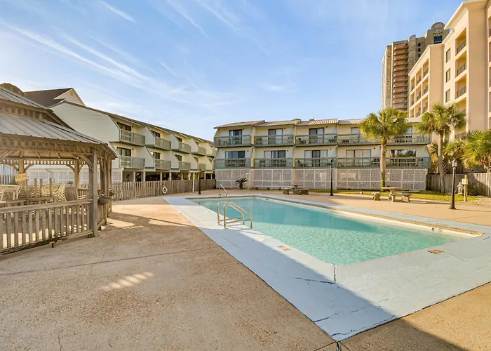Next To Public With Pool! Apartment *