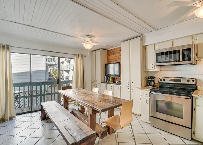Next To Public With Pool! Apartment *