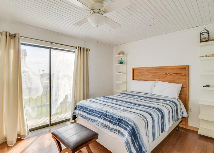 Next To Public With Pool! Gulf Shores